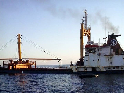 Antalya'da yük gemisi battı