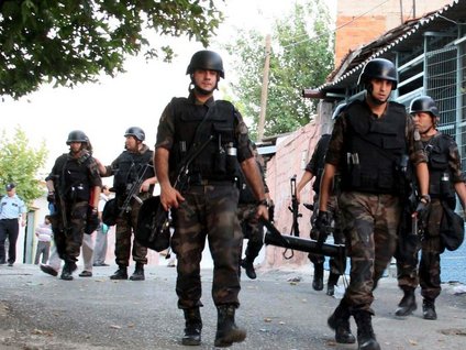 Roman mahallesine şafak operasyonu