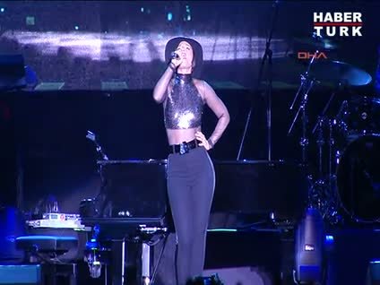 Alicia Keys'den unutulmaz konser