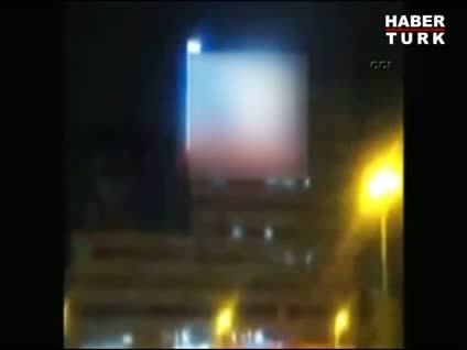 Reklam panosunda porno yayınladılar