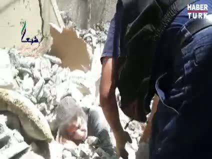 Bombardıman enkazından inanılmaz kurtuluş