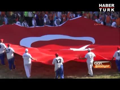 "10. Yıl Marşı'nda ayağa kalkılmaz"