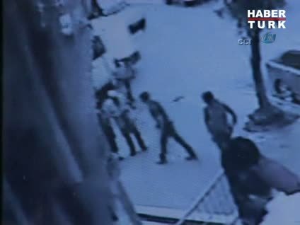 Yaşlı çifte kapkaç kamerada