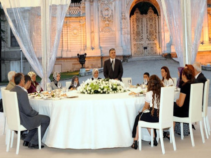 Cumhurbaşkanı Gül şehit aileleriyle iftarda buluştu