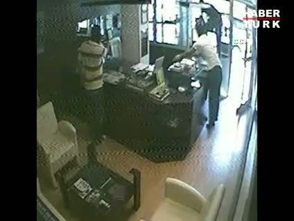 Kağıthane'deki kuyumcu soygunu güvenlik kamerasında