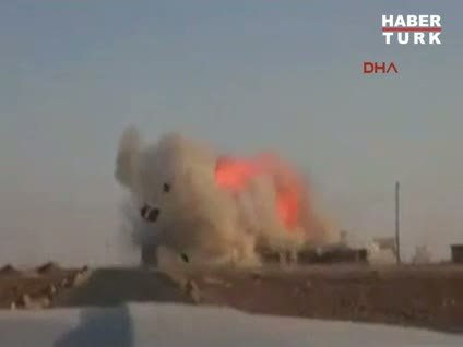 "El Nusra, Kürtlerin boşalttığı binaları havaya uçuruyor"