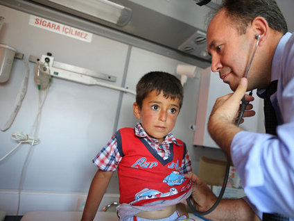 Gezici sağlık ekibi tarlada