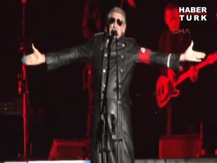 Waters İstanbul'u salladı