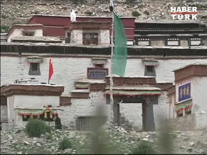 Everest manzaralı tapınak