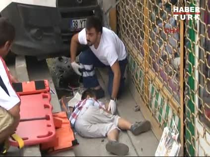 Anne ve oğlunu ezdi