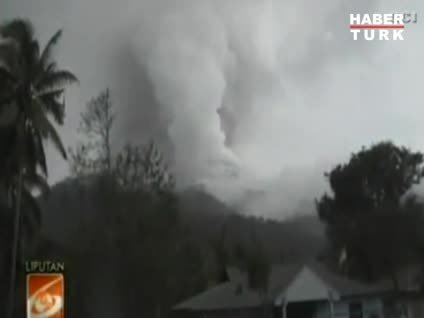 Rokatenda Yanardağı patladı