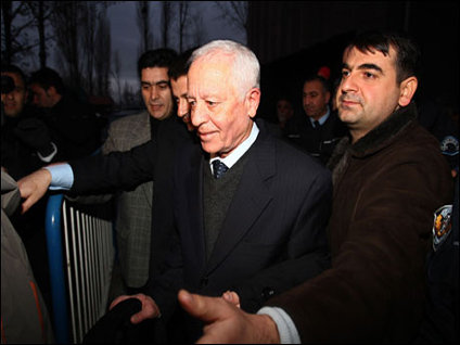 Ergenekon sanığı Kılınç adliyeye teslim oldu