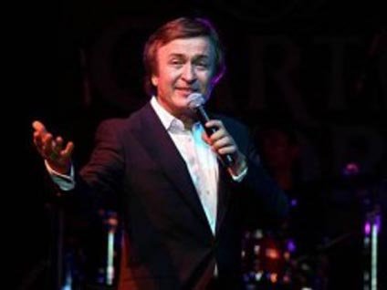 Torunlarıyla sahneye çıkacak