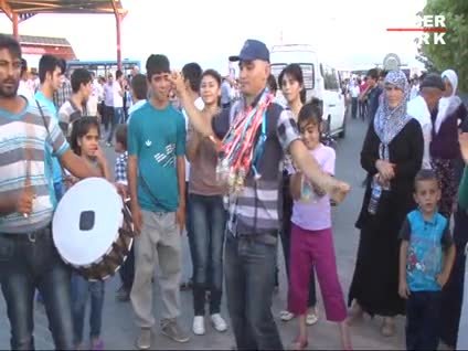 Kınalı kuzulara eğlence