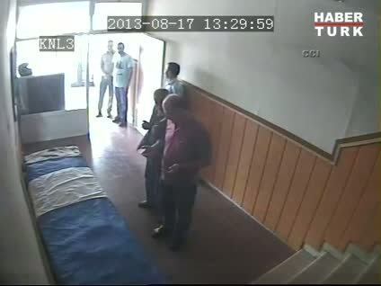 Klimanın başında ellerini açıp dua ettiler