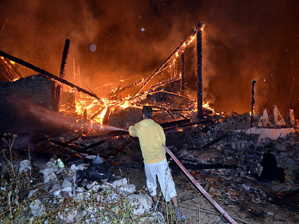 Karabük'te 4 evi kül eden yangın