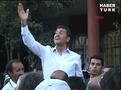 Sarıgül'den şarkılı mesaj!