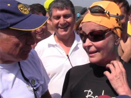 Ünlü oyuncu Boğaz'ı yüzerek geçti