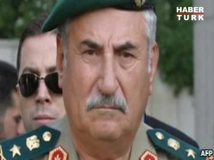 Esad'ın eski savunma bakanı da kaçtı