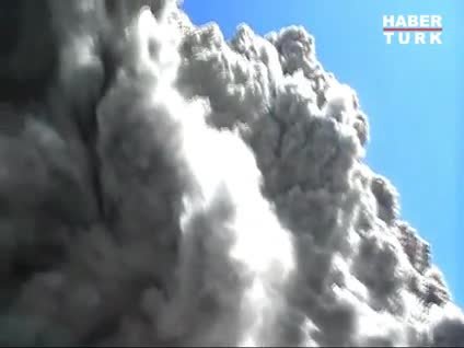 Peru'da volkan patladı