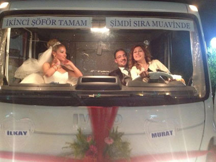 Kamyon gelin arabası oldu