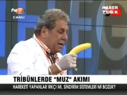 Erman Toroğlu'ndan muz tedavisi!