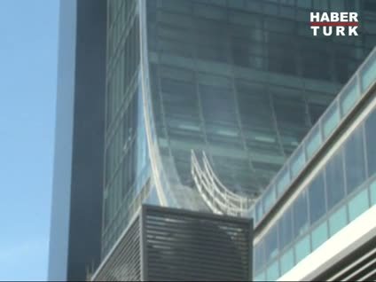 Türkiye'nin en yüksek binası yanıyor