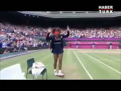 Serena Williams kolbastı oynadı