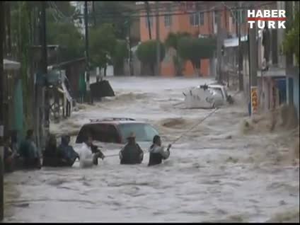 Kasırga hayatı felç etti