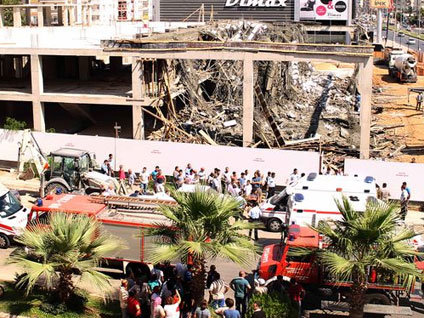 Mersin'de bina inşaatında göçük meydana geldi