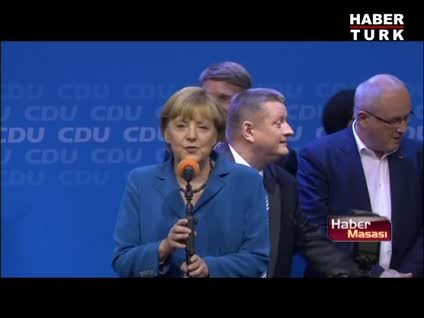 Almanya'da zafer Merkel'in