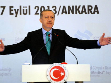 Başbakan: İşçi ve memur 'çalışanlar' başlığı altında toplansın