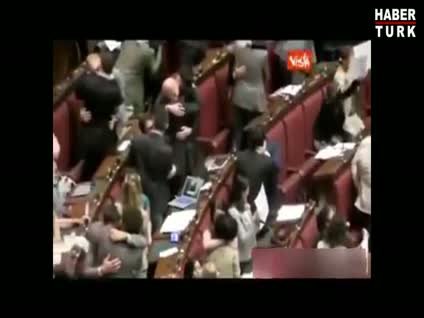 Vekiller dudaktan öpüştü