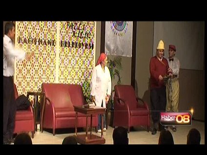 Tiyatronun sihirli dokunuşu