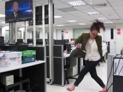 Dans ederek istifa eden kızın bu görüntüleri izlenme rekorları kırıyor