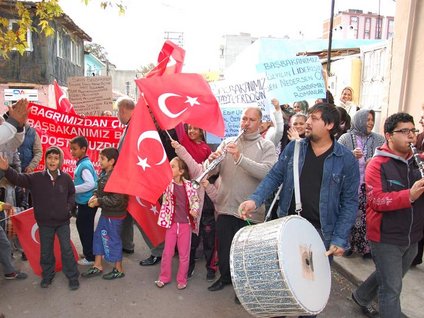 Roman vatandaşlardan "paket"e destek