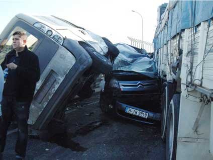 Haliç Köprüsü'nde faciadan kıl payı dönüldü
