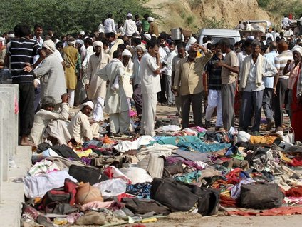 Tapınaktaki izdihamda ölü sayısı artıyor