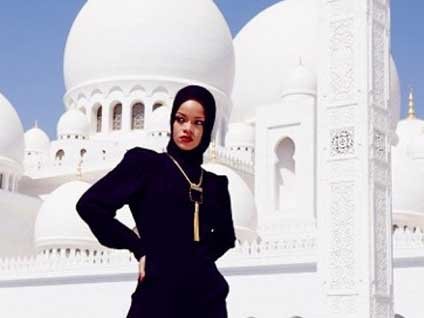 Rihanna camiye gitti bu görüntüler ortaya çıktı