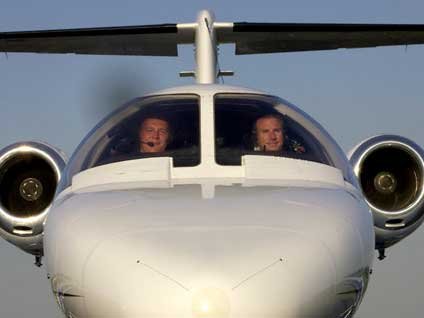 Uçak yere çakıldı içindekilerin tamamı öldü