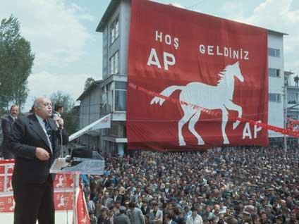 Eski Cumhurbaşkanı Süleyman Demirel'in moralini bozacak haber