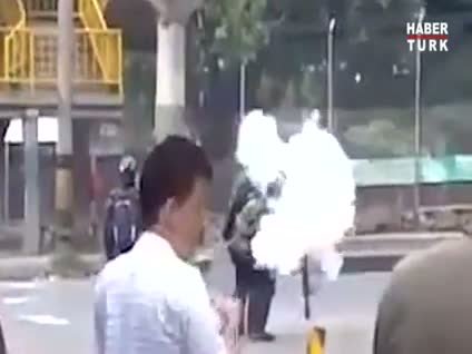 Polis biber gazıyla kendini vurdu