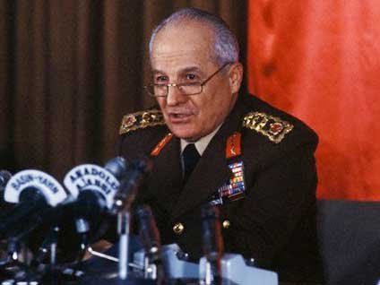 Kenan Evren ve Tahsin Şahinkaya'ya soğuk duş