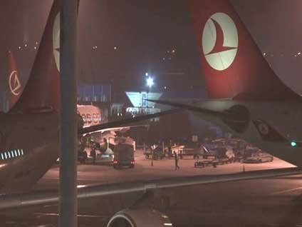 Atatürk Havalimanı'nda uçaklar birbirine girdi İşte o görüntüler