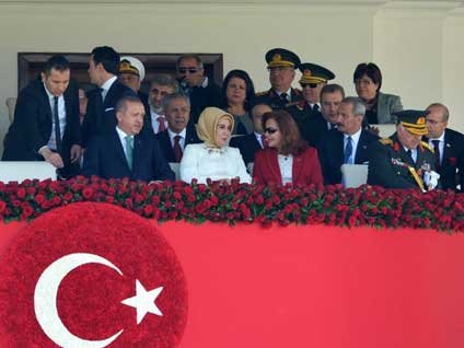 Emine Erdoğan ilk kez Cumhuriyet törenine katıldı