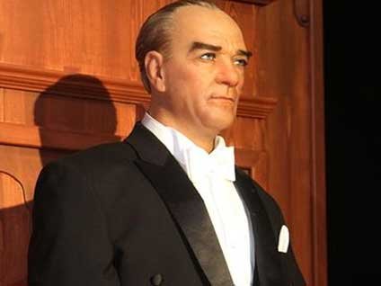 Atatürk ve İsmet İnönü'nün robotunu yaptılar