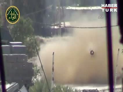 Üzerine gelen top mermisini böyle görüntüledi