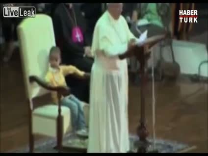 Papa koltuğunu kaptırdı