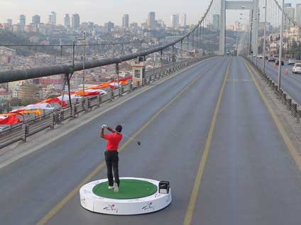 Boğaz Köprüsü'nde Tiger Woods şov