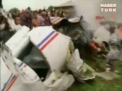 Bolivya'da uçak kazası: 8 ölü